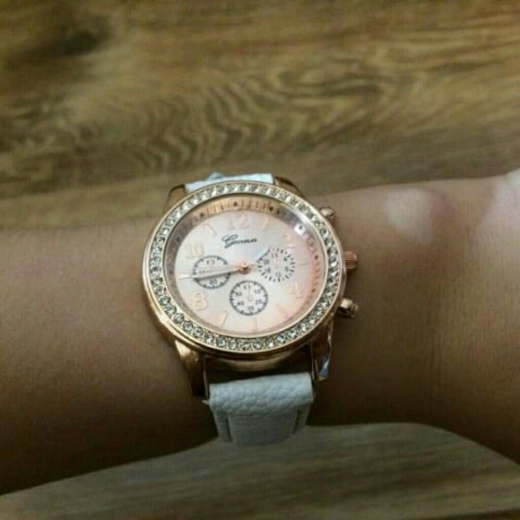 New Brand Women Watches Quartz Watch Geneva Rhines - Picture 3 of 4